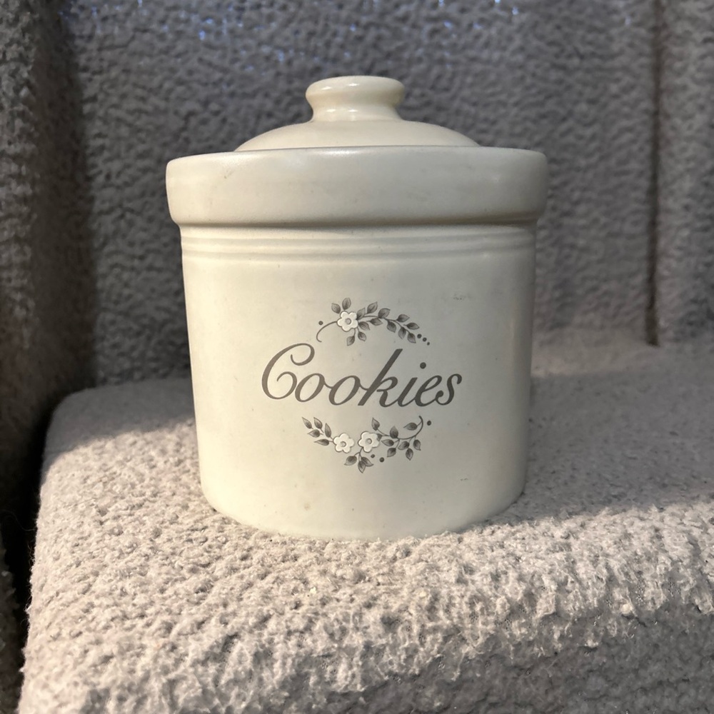 Vintage Pfaltzgraff~Heirloom collection cookie jar. - Picture 5 of 5